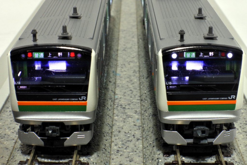 クハE232-3000_先頭車ヘッドライト・テールライト クハE232-3000_先頭車ヘッドライト・テールライト