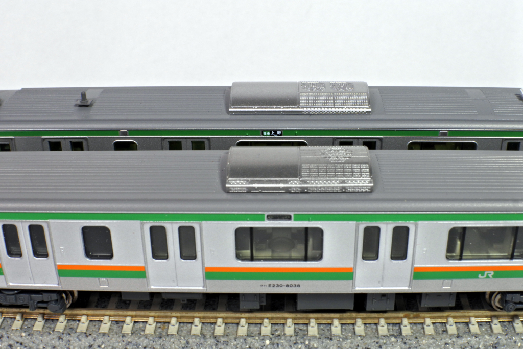 E233系の幕帯部と比較 E233系の幕帯部と比較