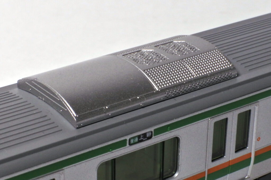 E233系の大型冷房装置 E233系の大型冷房装置