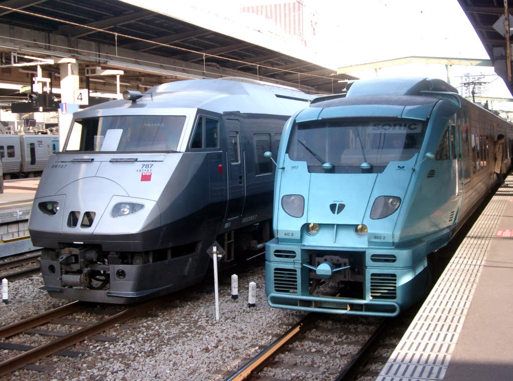 883系1次車と787系