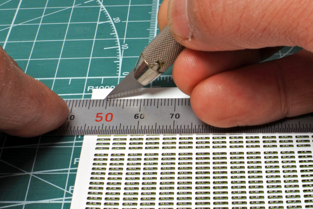 E235系方向幕切り出し1