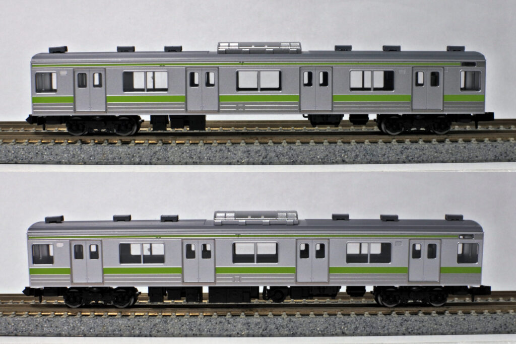 モハ204　5号車と2号車　床下比較