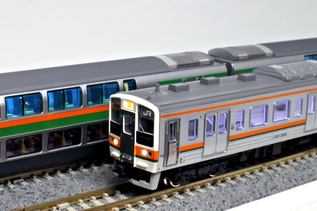 211系とE233系 211系とE233系
