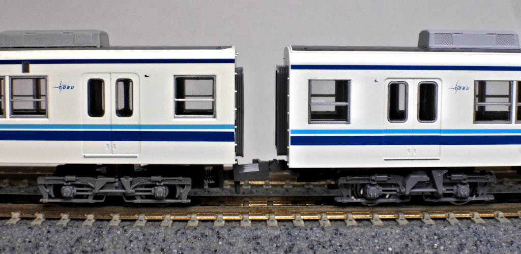 東武8000系_マイクロエース・KATO塗装比較 東武8000系_マイクロエース・KATO塗装比較