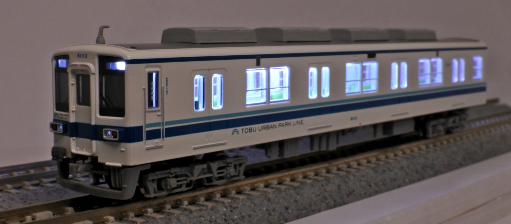 東武8000系_室内灯 東武8000系_室内灯